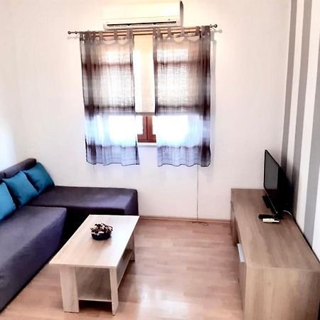 Apartments Belic With Pool Jelsa  Exterior foto