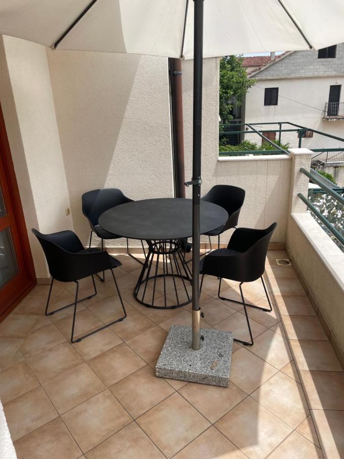 Apartments Belic With Pool Jelsa  Exterior foto