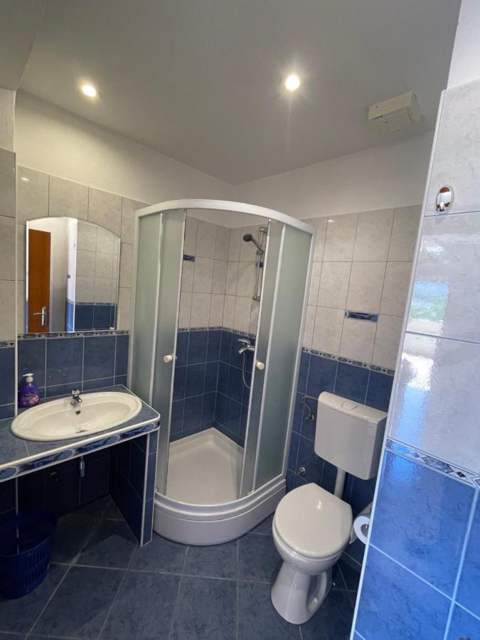 Apartments Belic With Pool Jelsa  Exterior foto