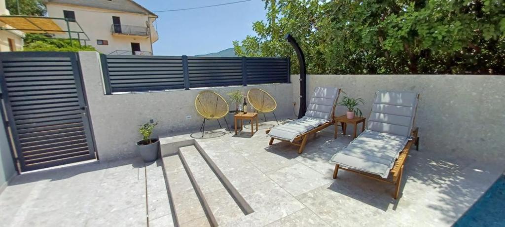 Apartments Belic With Pool Jelsa  Exterior foto