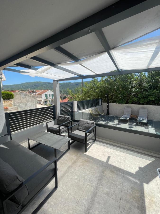Apartments Belic With Pool Jelsa  Exterior foto