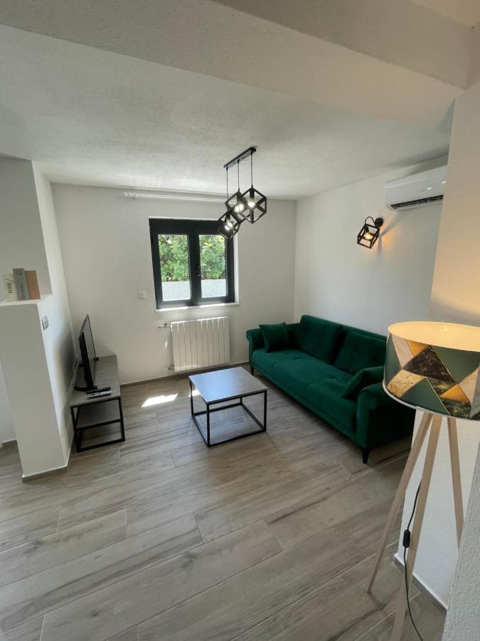 Apartments Belic With Pool Jelsa  Exterior foto