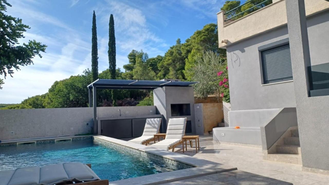 Apartments Belic With Pool Jelsa  Exterior foto