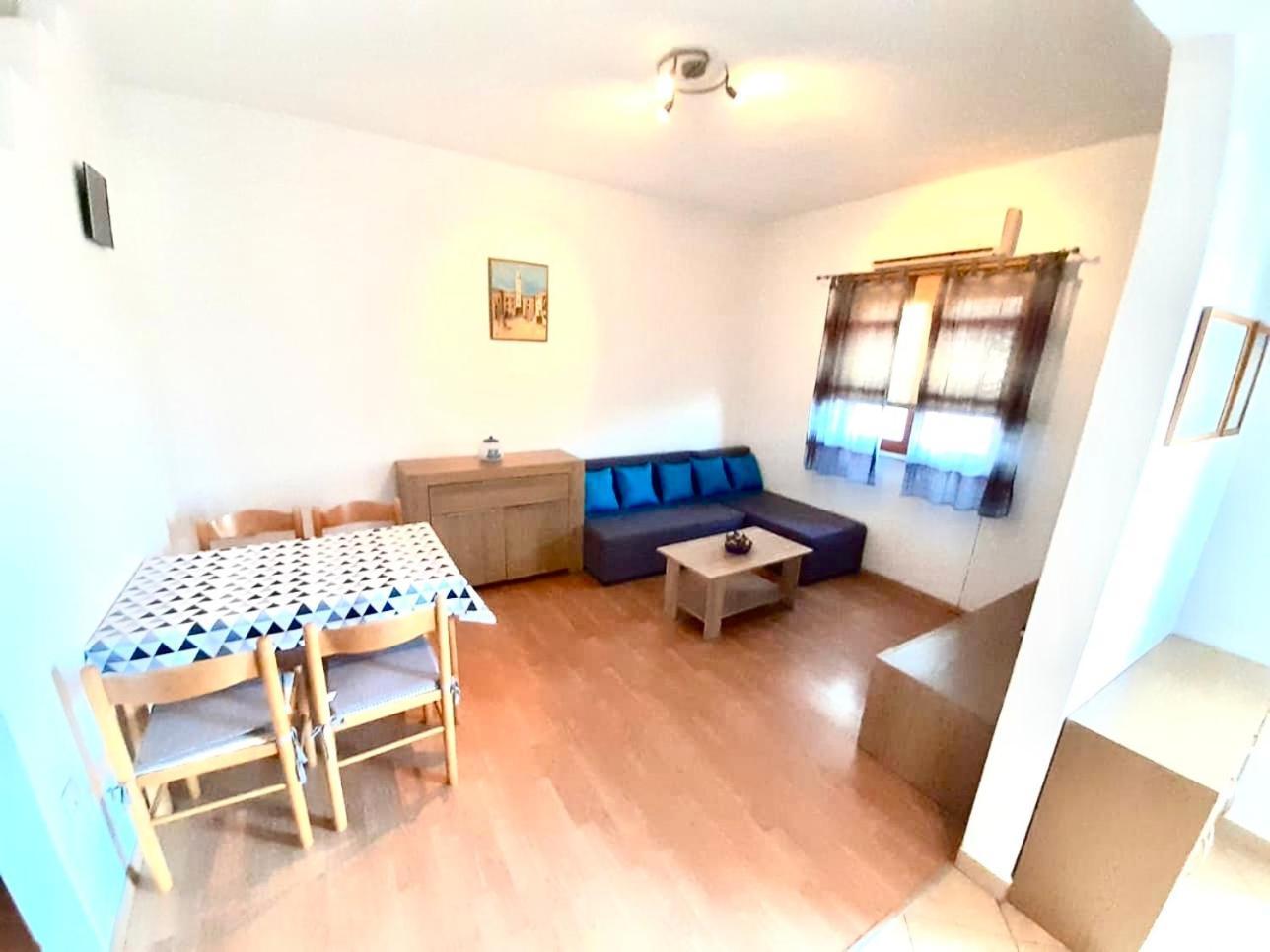 Apartments Belic With Pool Jelsa  Exterior foto