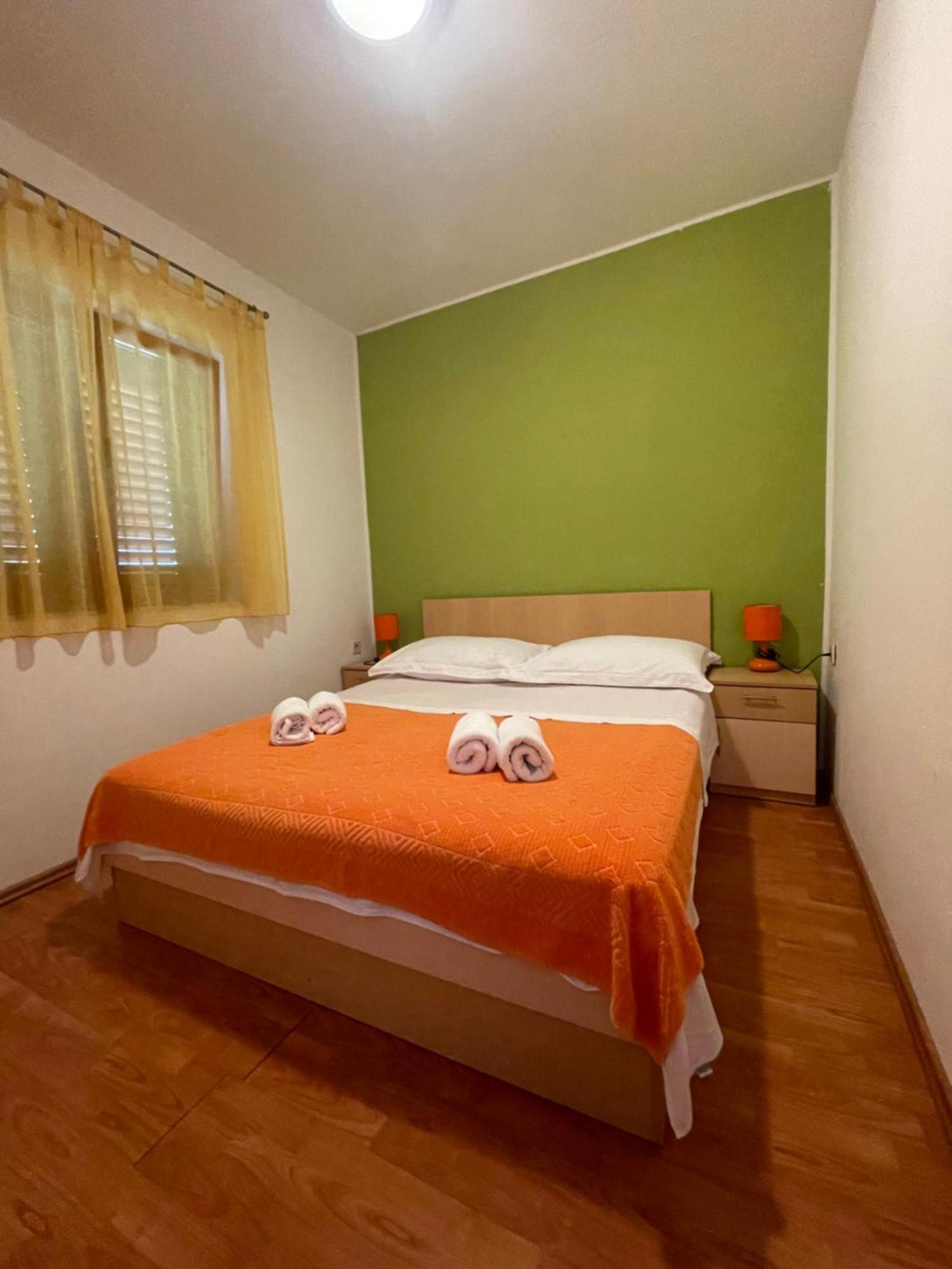 Apartments Belic With Pool Jelsa  Exterior foto