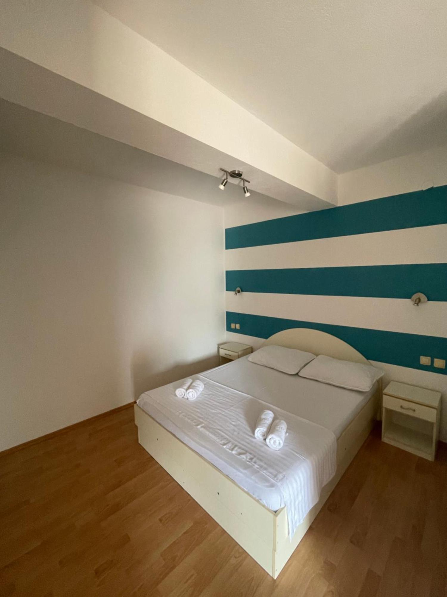 Apartments Belic With Pool Jelsa  Exterior foto